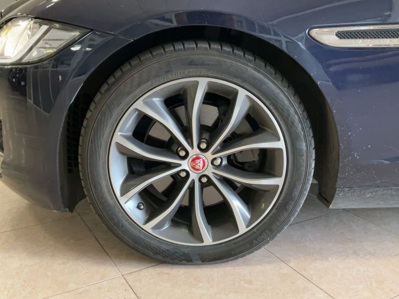 Jaguar XF 20d British Design Edition AWD 2016 – снимка 3