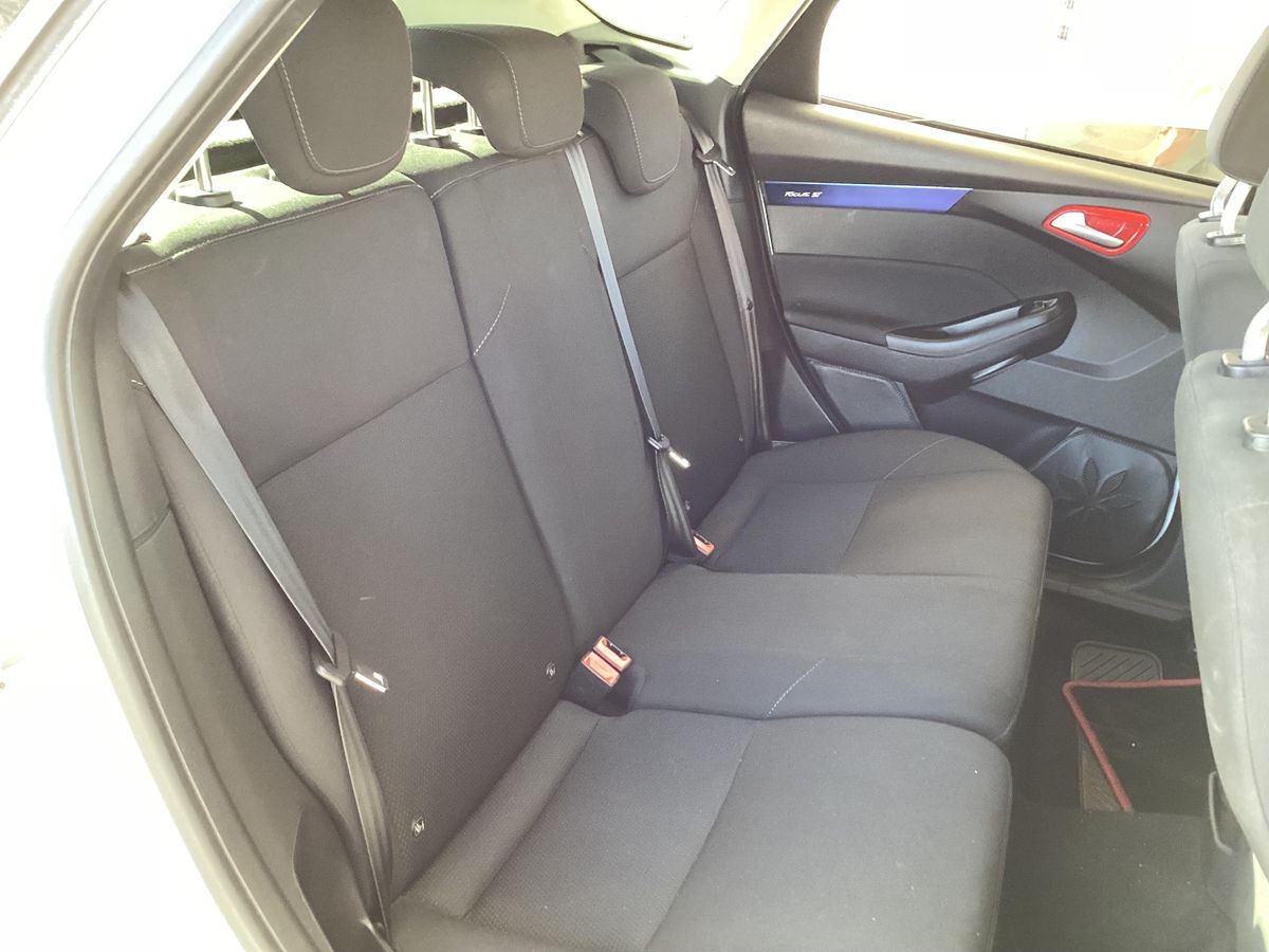 Ford Focus 2015 — photo 20