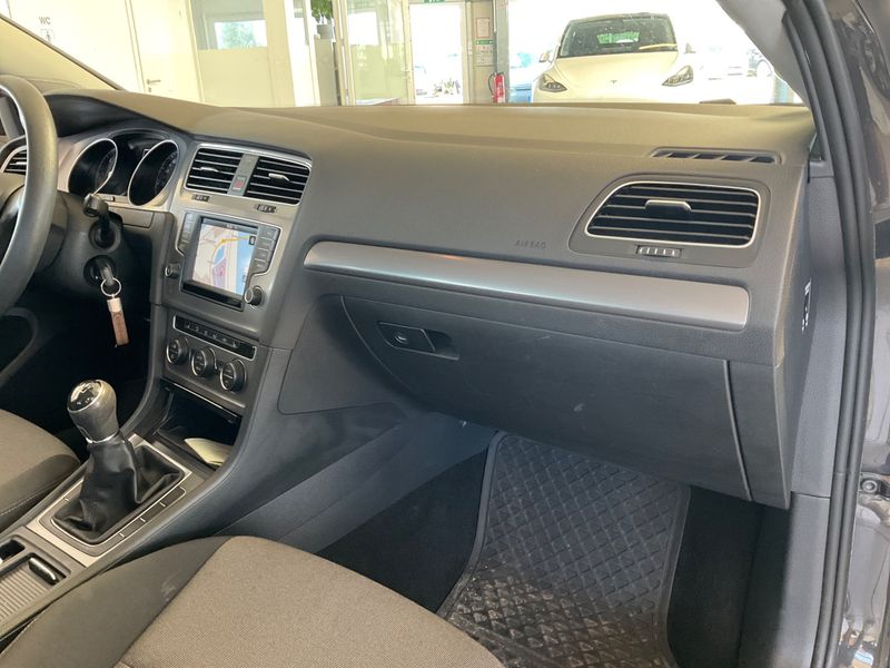 Volkswagen Golf VII 1.6 TDI Trendline BlueMotion Tech 2015 – снимка 23