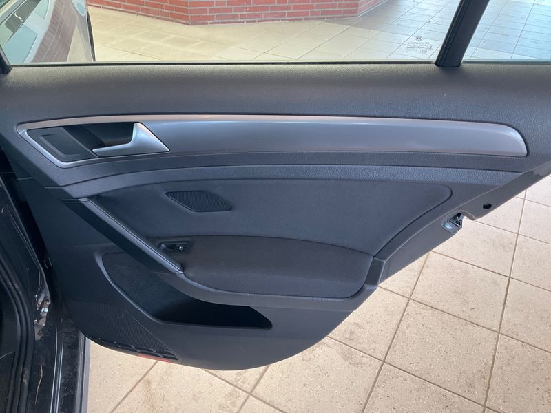 Volkswagen Golf VII 1.6 TDI Trendline BlueMotion Tech 2015 – снимка 26
