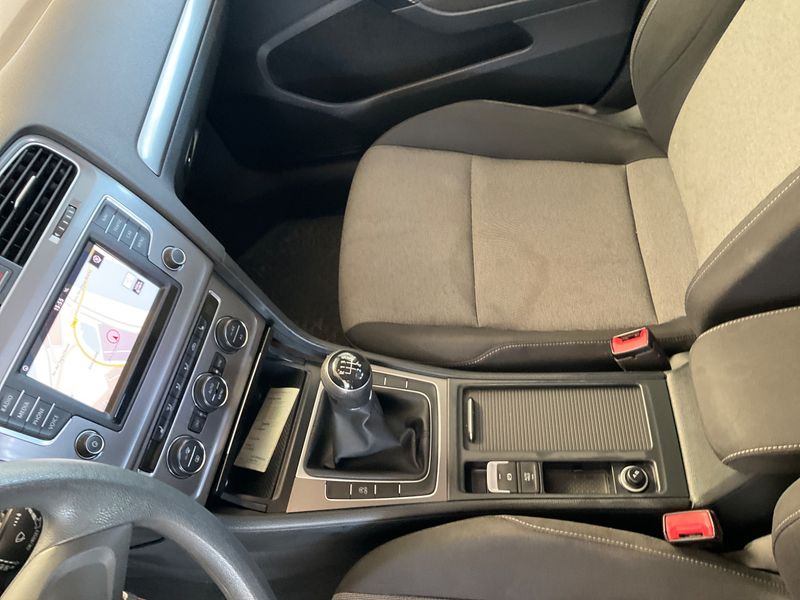 Volkswagen Golf VII 1.6 TDI Trendline BlueMotion Tech 2015 – снимка 31