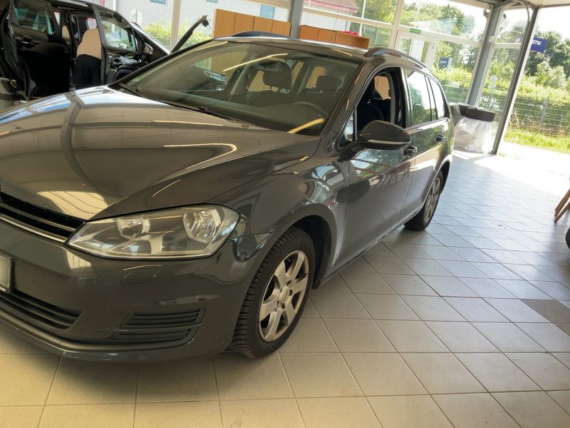 Volkswagen Golf VII 1.6 TDI Trendline BlueMotion Tech 2015 – снимка 2