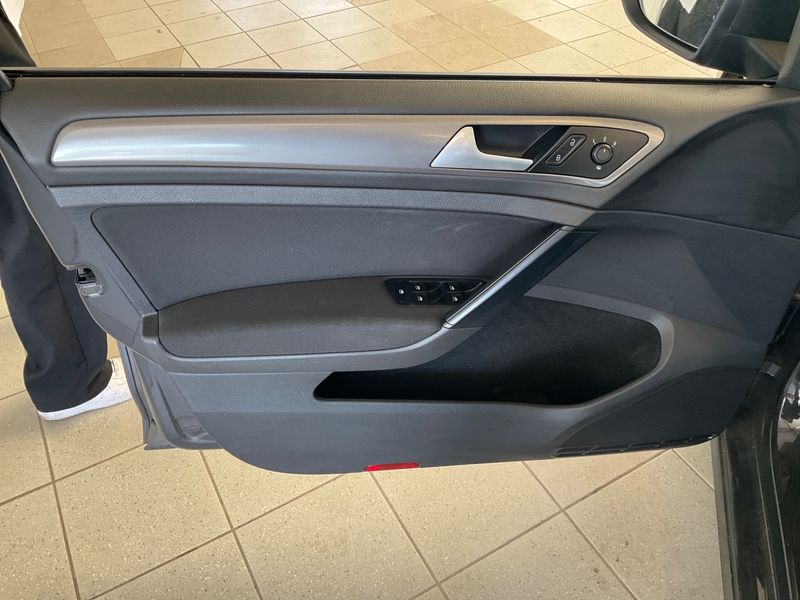 Volkswagen Golf VII 1.6 TDI Trendline BlueMotion Tech 2015 – снимка 30