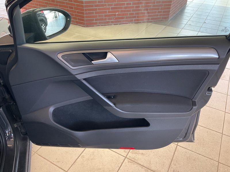 Volkswagen Golf VII 1.6 TDI Trendline BlueMotion Tech 2015 – снимка 25