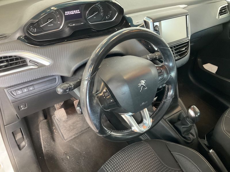 Peugeot 208 1.6 Blue-HDi Allure 2015 – снимка 24