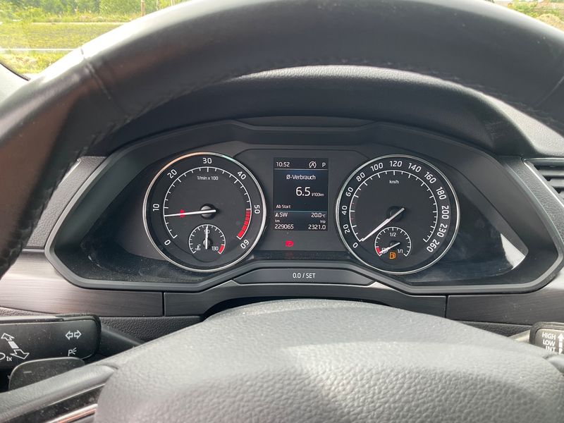 Skoda Superb 2.0 TDI Premium Edition — zdjęcie 13