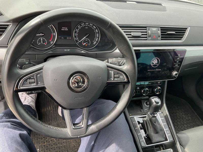 Skoda Superb 2.0 TDI Premium Edition — zdjęcie 12