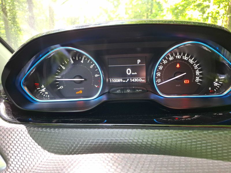Peugeot 2008 1.2 PureTech Allure — zdjęcie 12