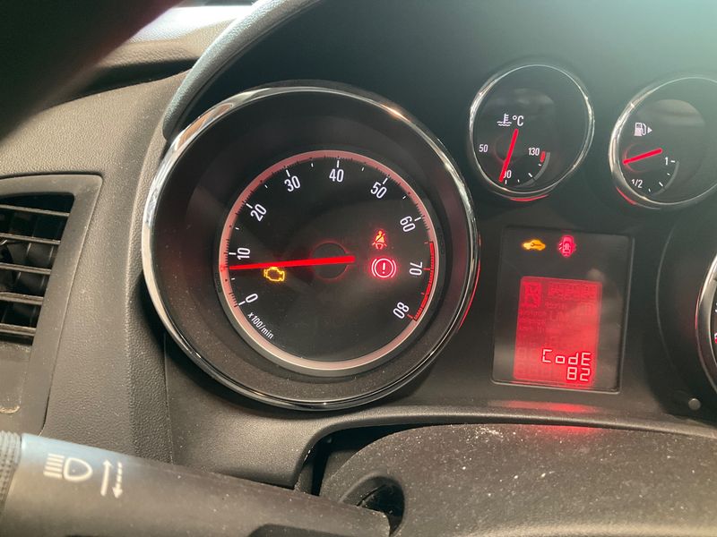 Opel Astra 1.6 Selection 2015 – снимка 30