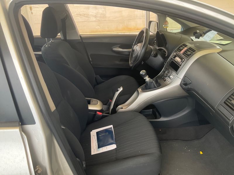 Toyota Auris 2.0 D-4D Sol 2008 – снимка 3