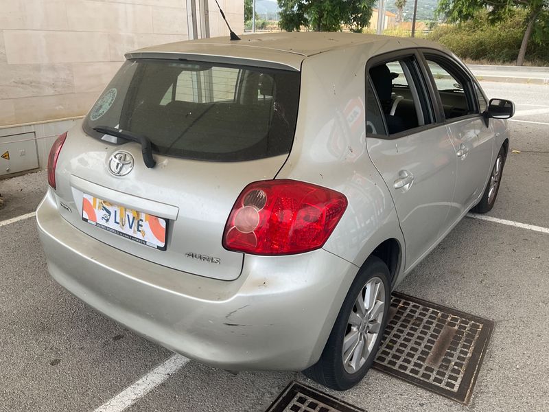 Toyota Auris 2.0 D-4D Sol 2008 – снимка 2
