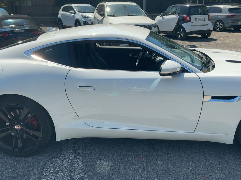 Jaguar F-TYPE 3.0 V6 R-Dynamic — zdjęcie 7