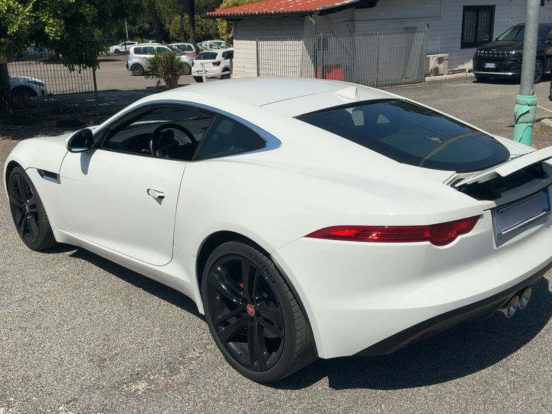 Jaguar F-TYPE 3.0 V6 R-Dynamic — zdjęcie 3