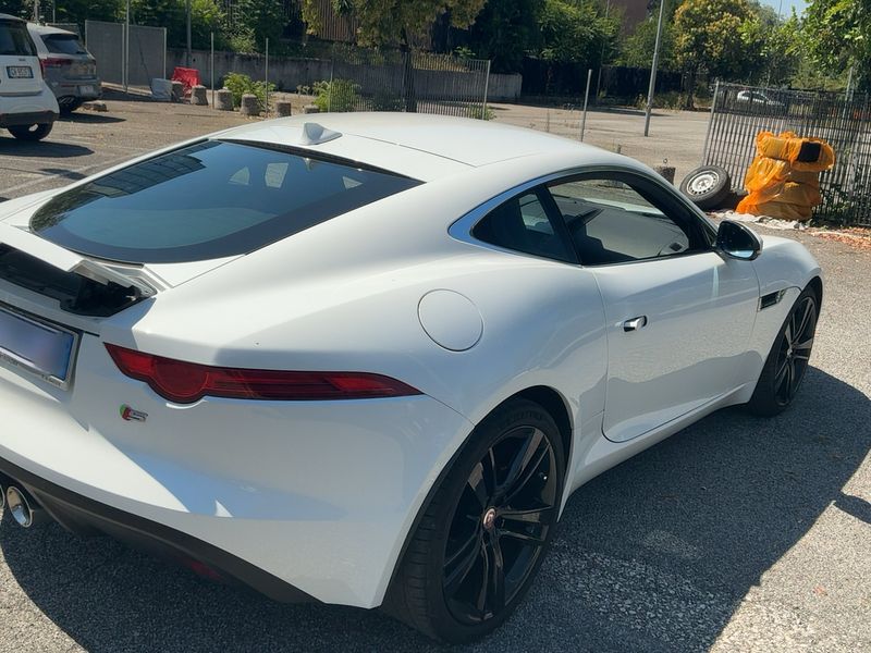 Jaguar F-TYPE 3.0 V6 R-Dynamic — zdjęcie 6