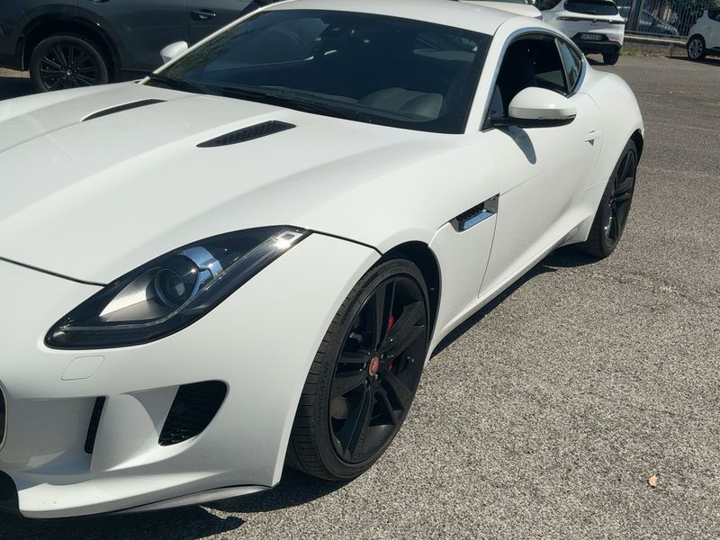 Jaguar F-TYPE 3.0 V6 R-Dynamic — zdjęcie 2