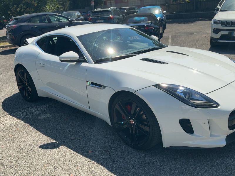 Jaguar F-TYPE 3.0 V6 R-Dynamic — zdjęcie 8