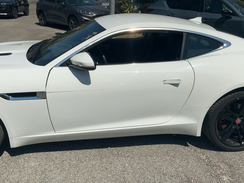 Jaguar F-TYPE 3.0 V6 R-Dynamic — zdjęcie 4