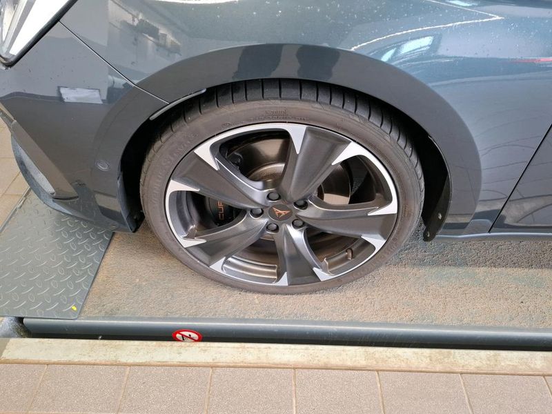 Cupra Leon 2.0 TSI VZ — zdjęcie 24
