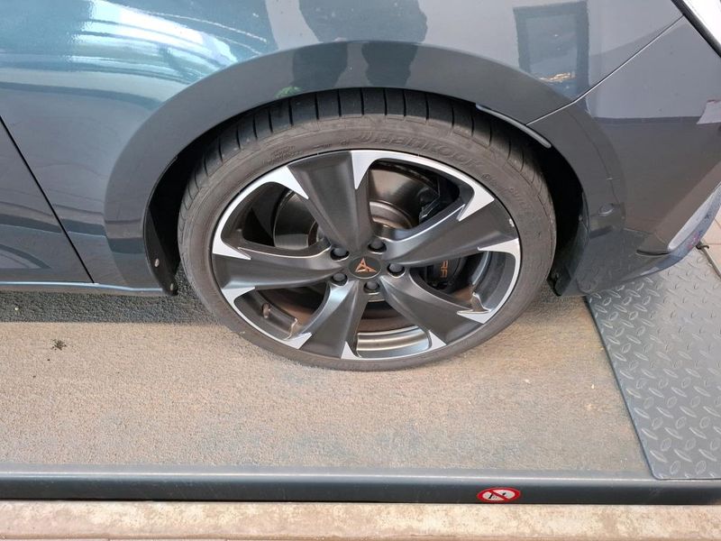 Cupra Leon 2.0 TSI VZ — zdjęcie 25