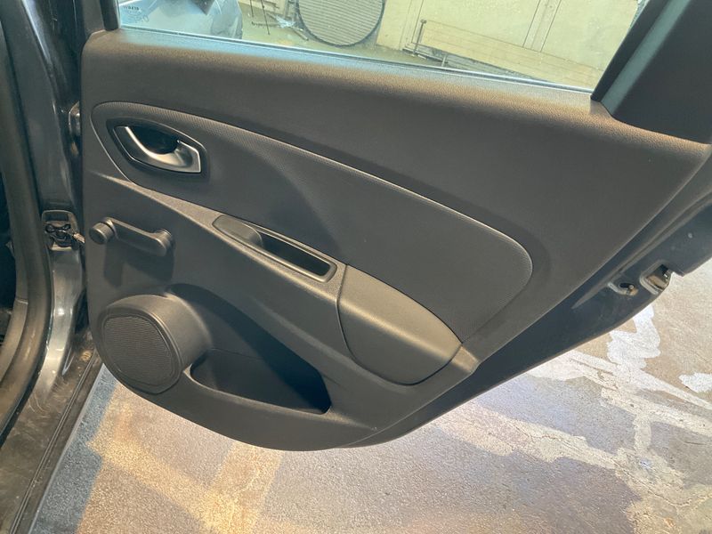 Renault Clio 0.9 Intens 2018 – снимка 25