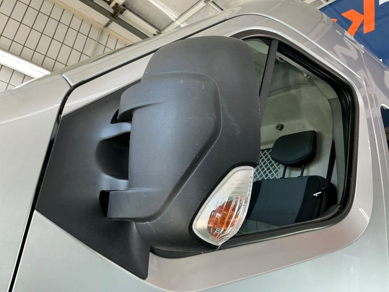 Renault Master 2.3 dCi L1H2 HKa 3,3t 2014 – снимка 30