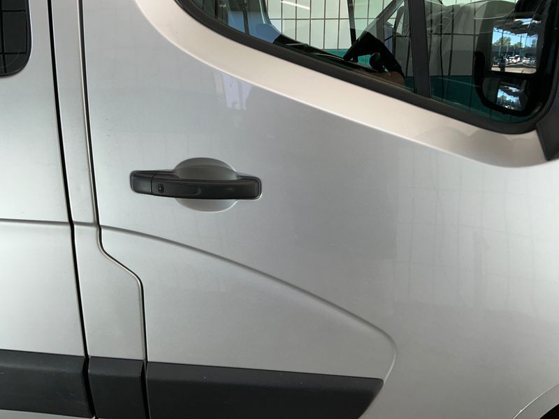 Renault Master 2.3 dCi L1H2 HKa 3,3t 2014 – снимка 26