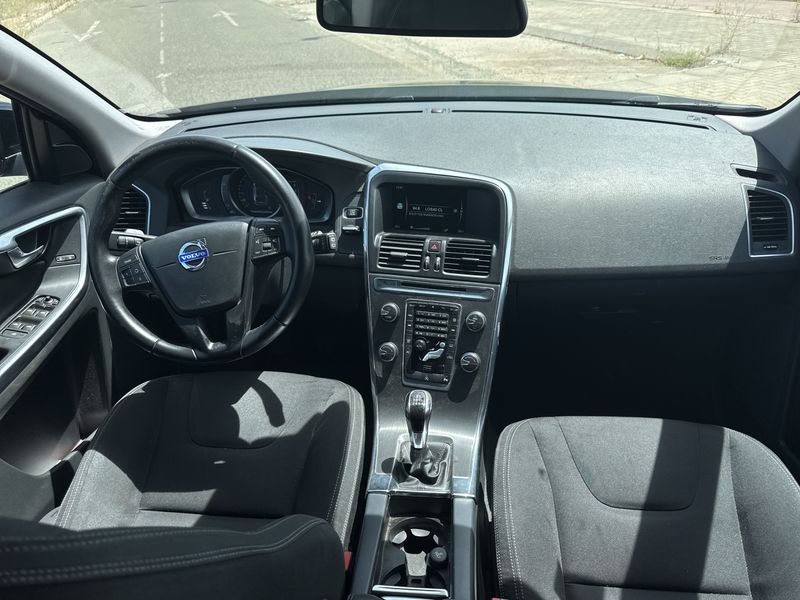 Volvo XC60 2.0 D3 Kinetic 2WD — zdjęcie 20