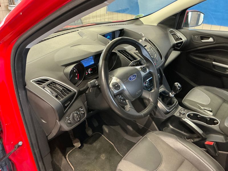 Ford Kuga 1.6 EcoBoost Titanium 2013 – снимка 29