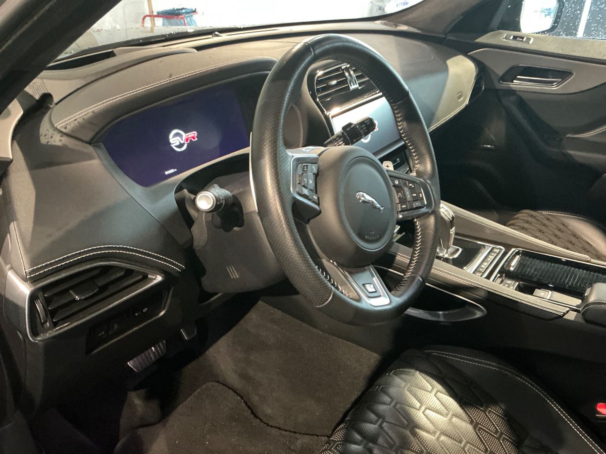 Jaguar F-Pace 2020 — photo 26