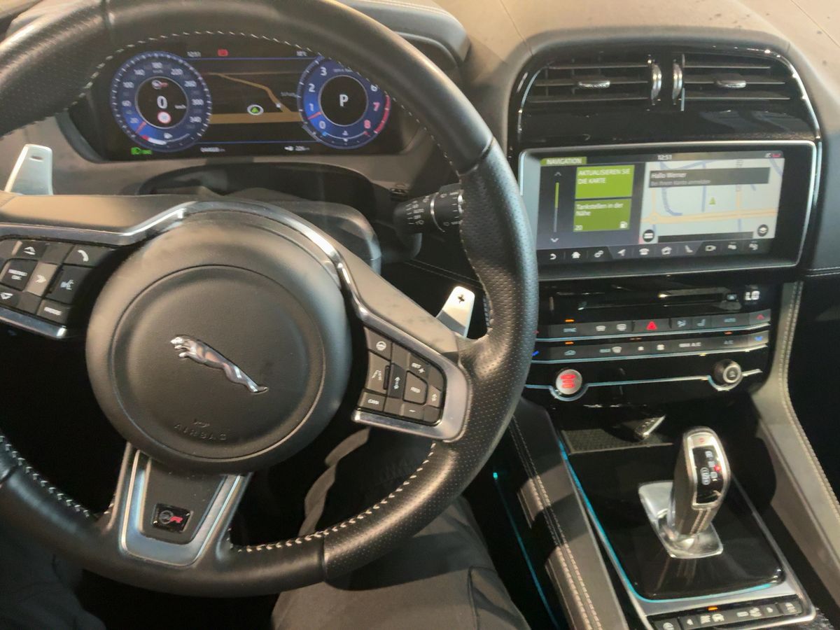 Jaguar F-Pace 2020 — photo 18