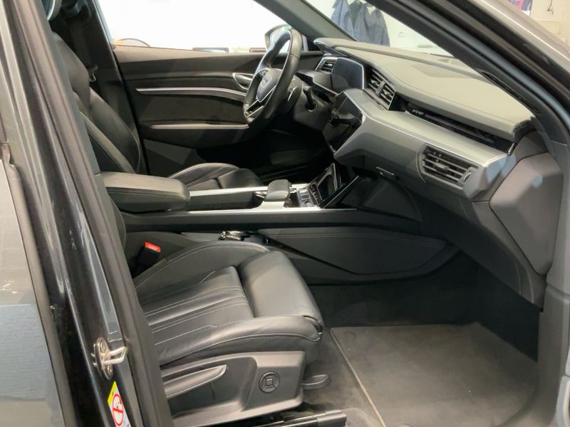 Audi e-tron Sportback 50 quattro S line — zdjęcie 11