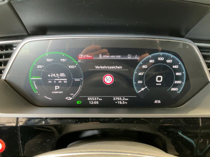 Audi e-tron Sportback 50 quattro S line — zdjęcie 13