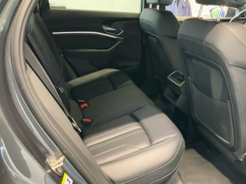 Audi e-tron Sportback 50 quattro S line — zdjęcie 14