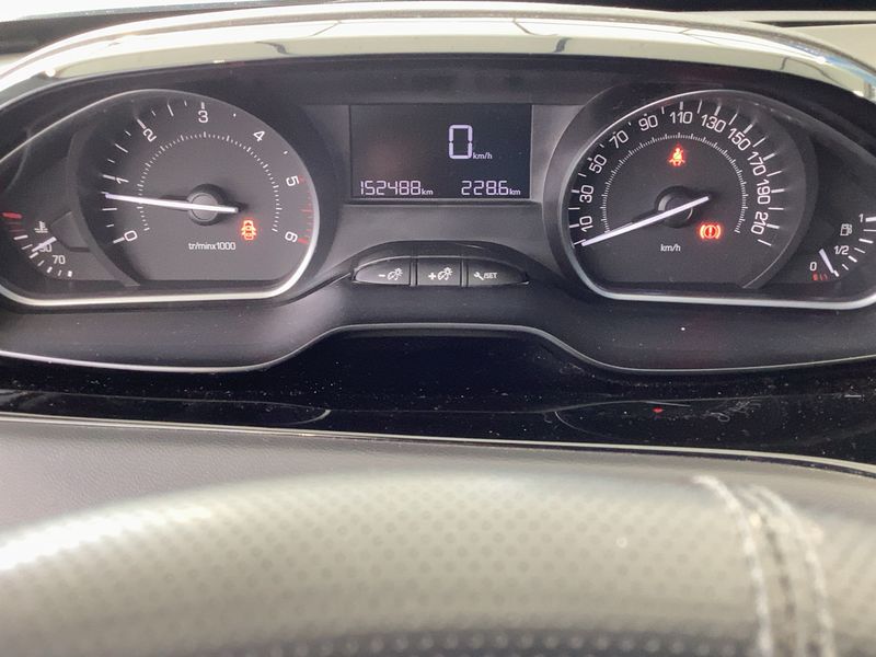 Peugeot 208 1.4 HDi Active — zdjęcie 13