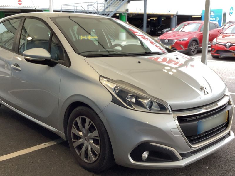 Peugeot 208 1.4 HDi Active — zdjęcie 8