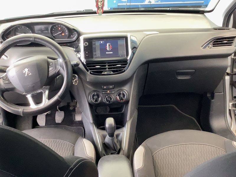 Peugeot 208 1.4 HDi Active — zdjęcie 12