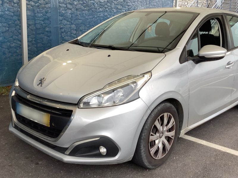 Peugeot 208 1.4 HDi Active — zdjęcie 2