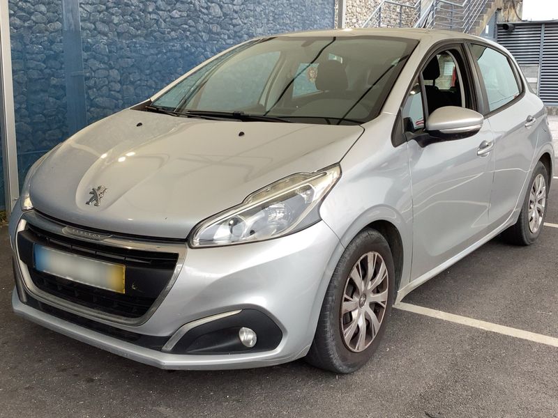 Peugeot 208 1.4 HDi Active — zdjęcie 1