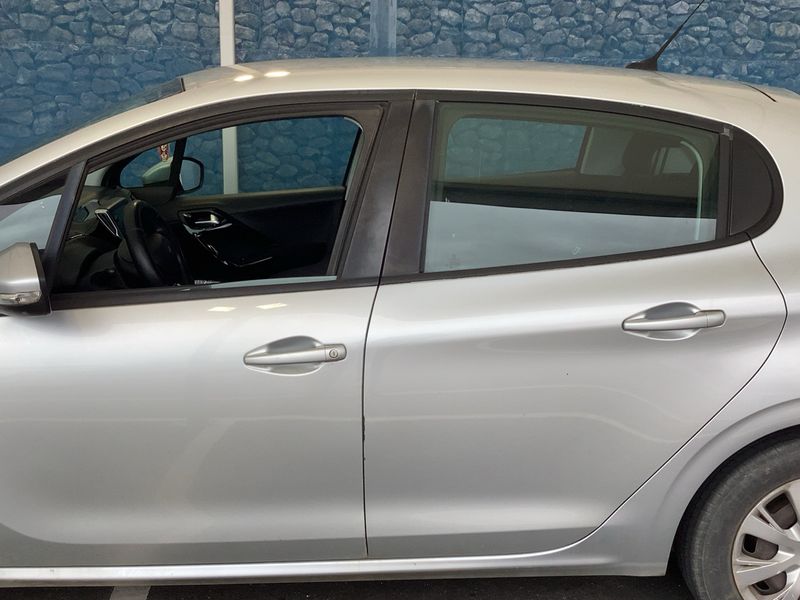 Peugeot 208 1.4 HDi Active — zdjęcie 4