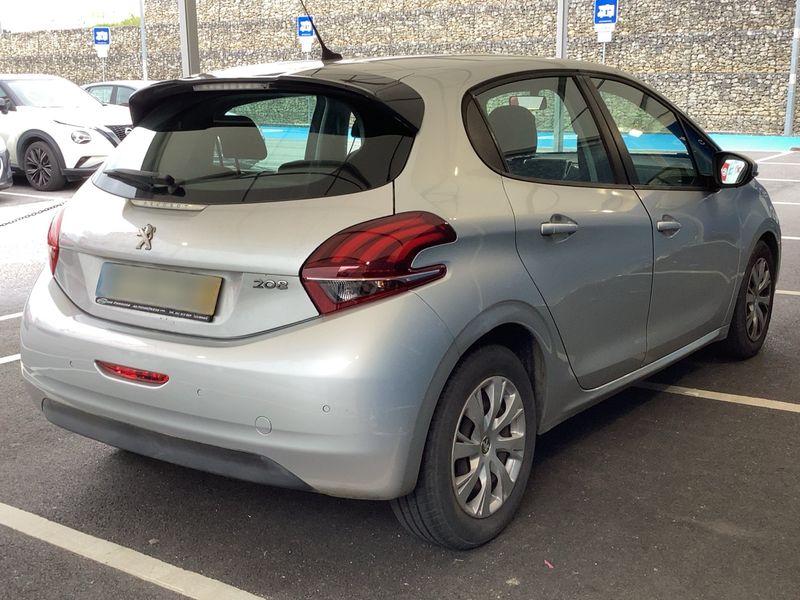 Peugeot 208 1.4 HDi Active — zdjęcie 6