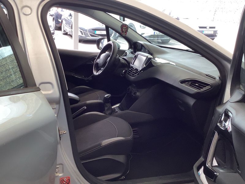 Peugeot 208 1.4 HDi Active — zdjęcie 11