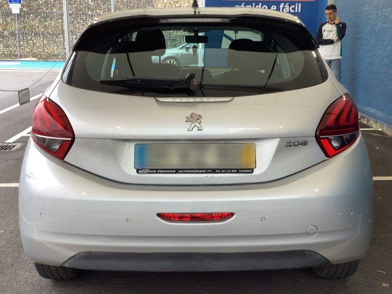 Peugeot 208 1.4 HDi Active — zdjęcie 5