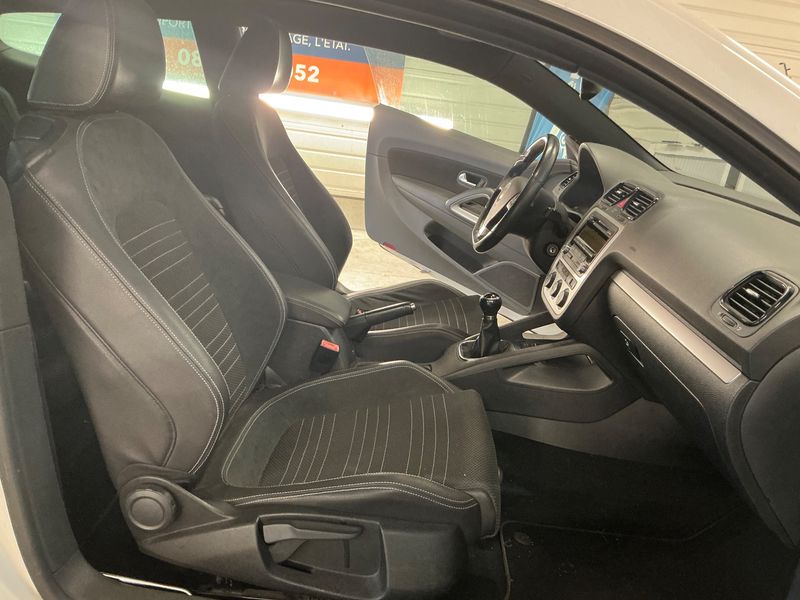Volkswagen Scirocco 2.0 TDI — zdjęcie 11