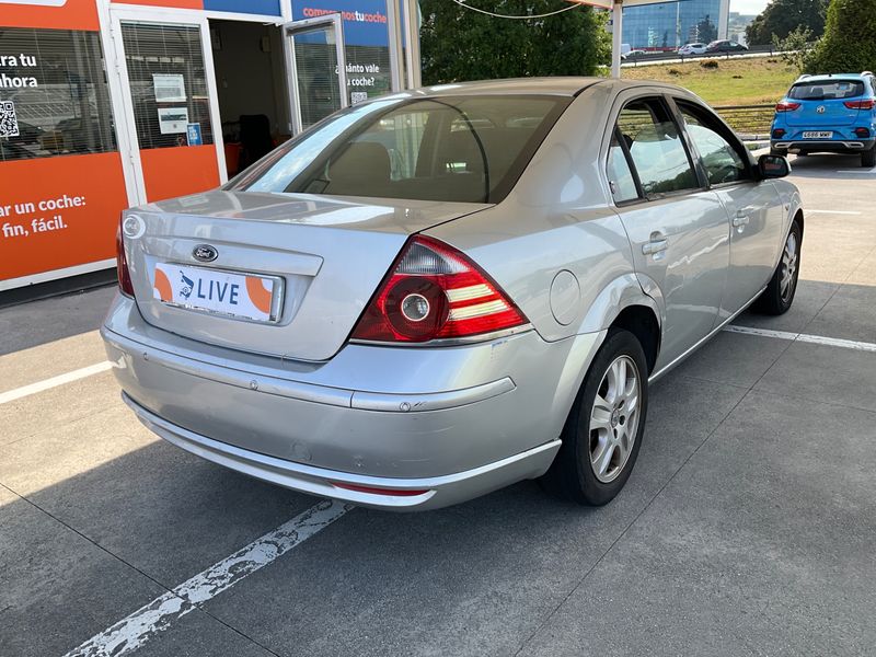 Ford Mondeo 2.0 DI TD Ghia — zdjęcie 2