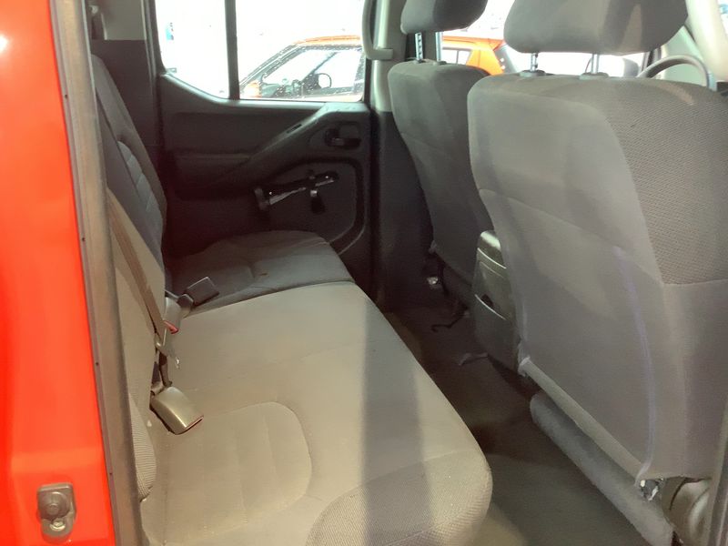 Nissan Navara Pick-up 2.5 dCi Double Cab XE 4x4 — zdjęcie 14