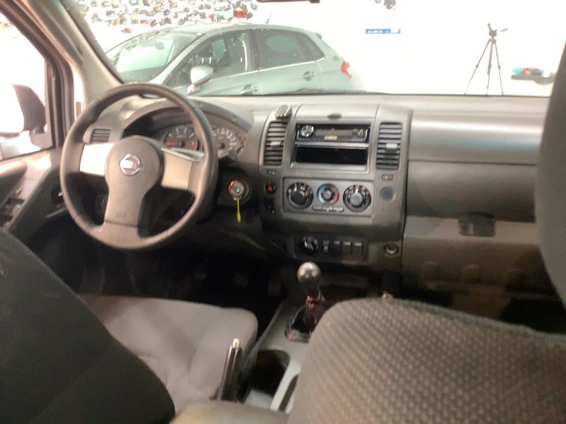 Nissan Navara Pick-up 2.5 dCi Double Cab XE 4x4 — zdjęcie 12