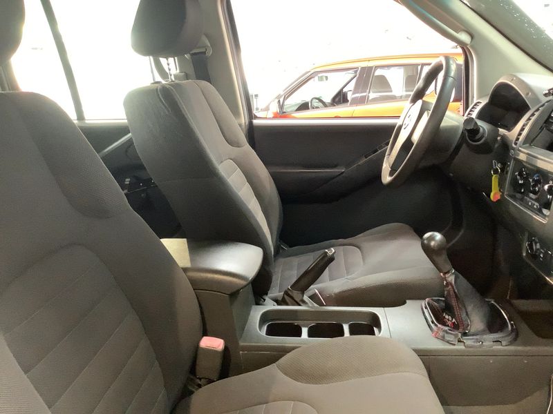 Nissan Navara Pick-up 2.5 dCi Double Cab XE 4x4 — zdjęcie 11