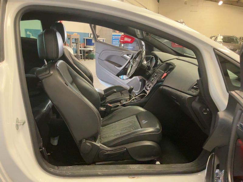 Opel Astra GTC 1.6 CDTI DPF Basis — zdjęcie 11