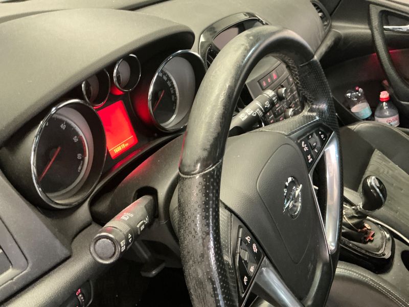 Opel Astra GTC 1.6 CDTI DPF Basis 2015 – снимка 22