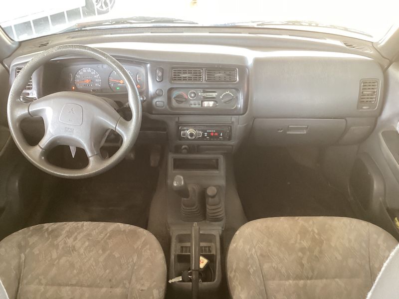 Mitsubishi L 200 2.5 Turbodiesel TD GLX 2500 — zdjęcie 12